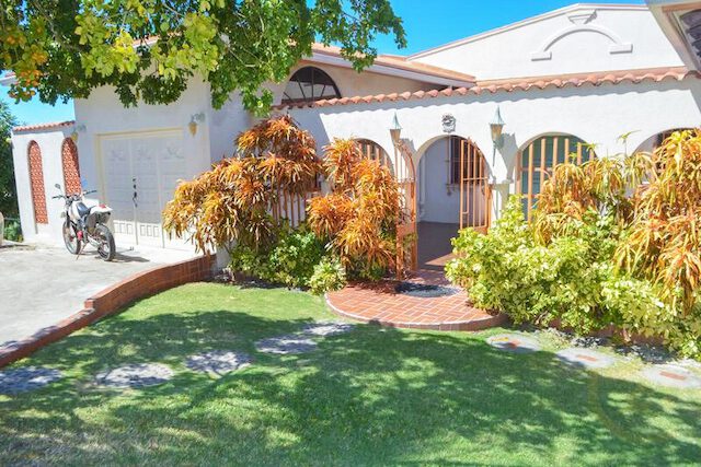 Sunshine Villa - 6BD Farm Drive, Lance Aux Epines, St.George