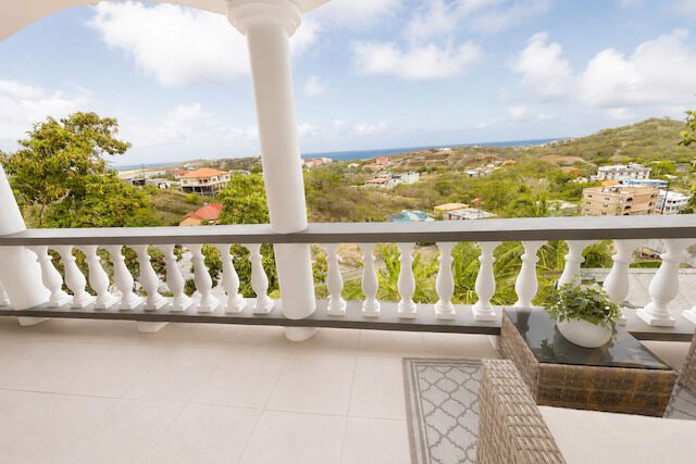 Serene Vista - Close to SGU Bus Route with Airport Views Calliste, Saint George, St.George