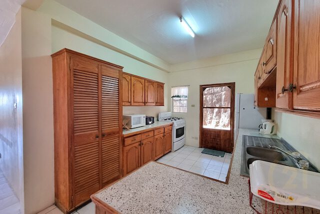 B's 2BD Apartment, Calliste, St.George